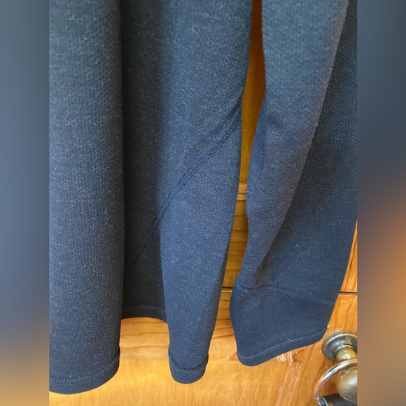 Mountain Hardware Men's Black Crewneck Base layer thermal top - Picture 8 of 11